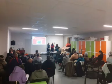Assemblée lors de la table de quartier au Mont Saint Martin