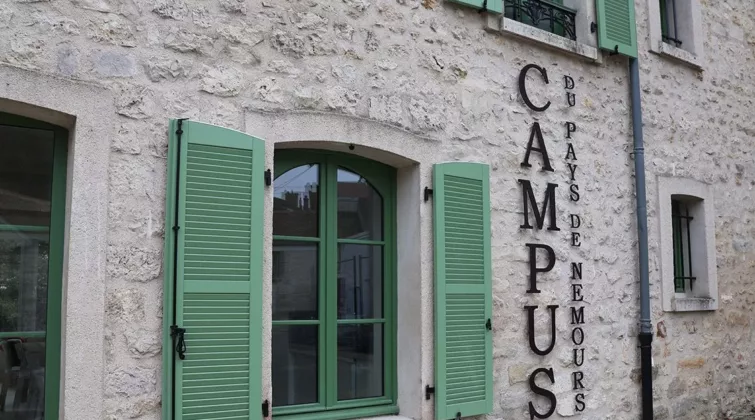 Devanture Campus Connecté