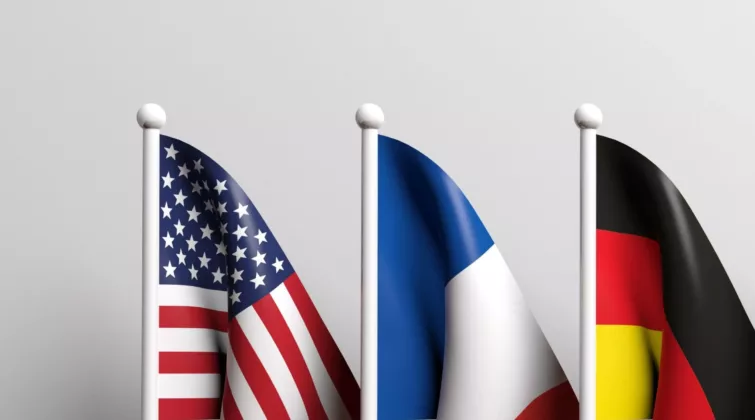 Drapeaux état-unien, français et allemand