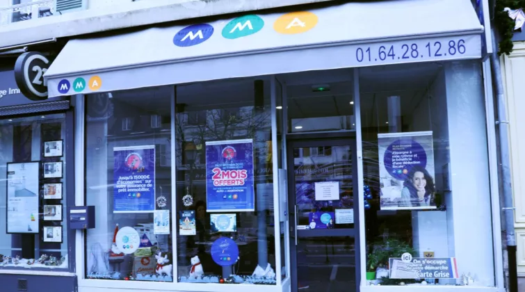 La devanture d'une boutique MMA à Nemours