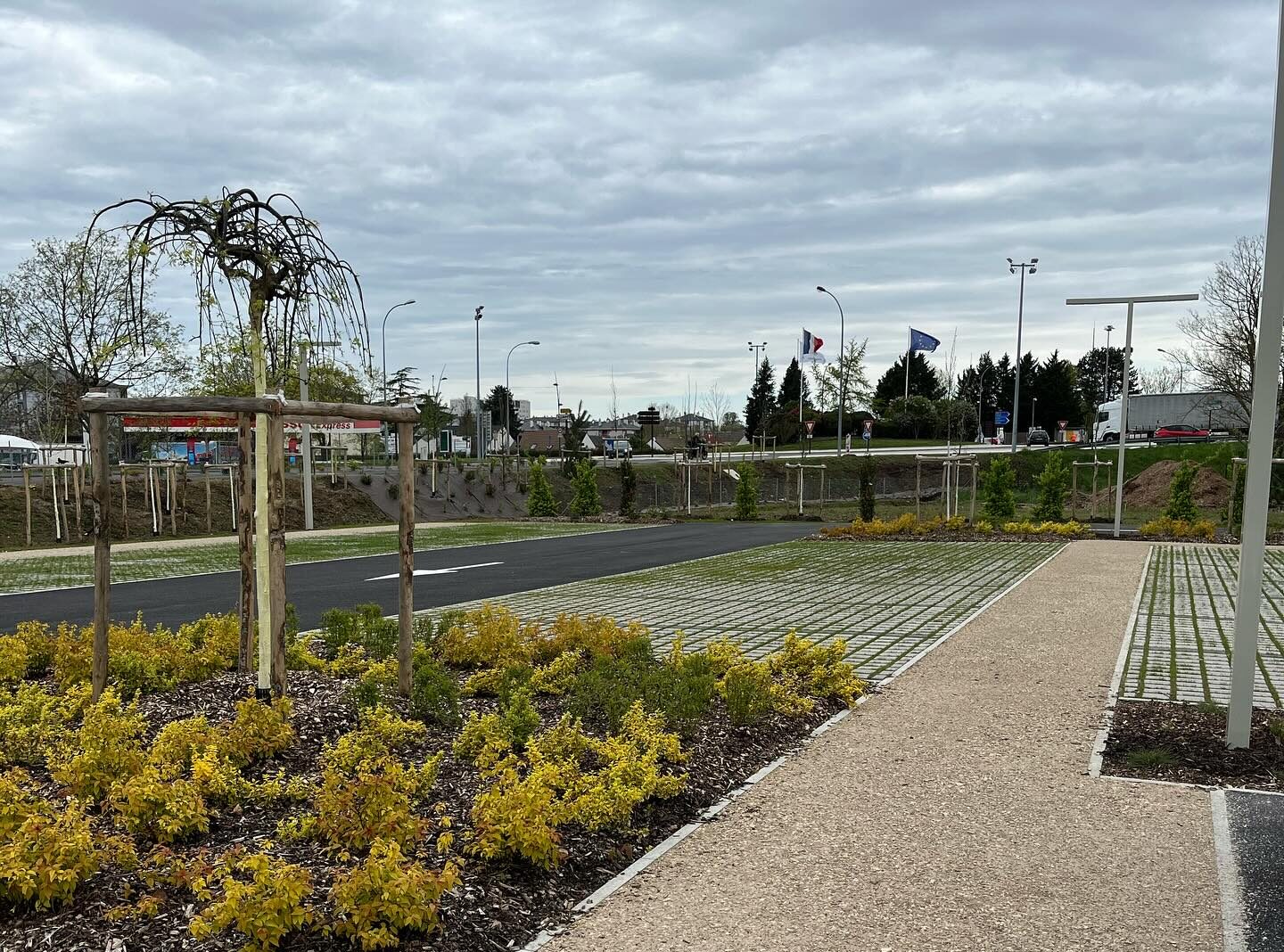 Aire de covoiturage à proximité du péage de l'autoroute A6