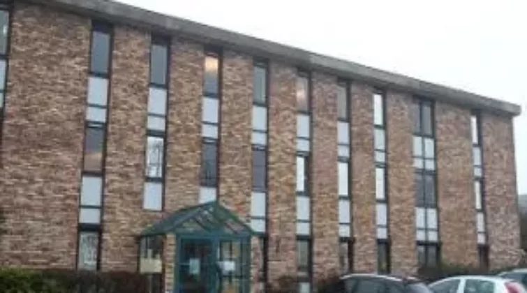 vue de la façade de la maison des solidarités à nemours