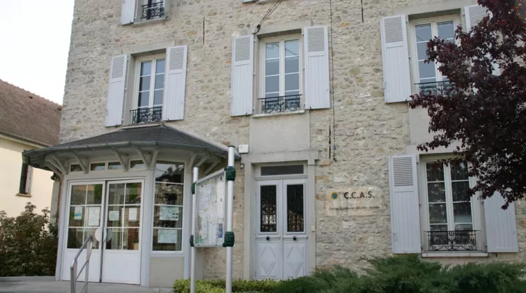 la façade en pierre du CCAS de la ville de Nemours