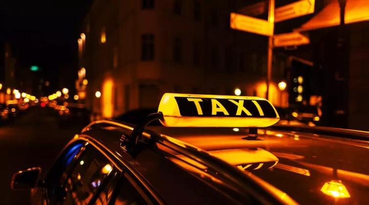 Vue sur un toit de taxi