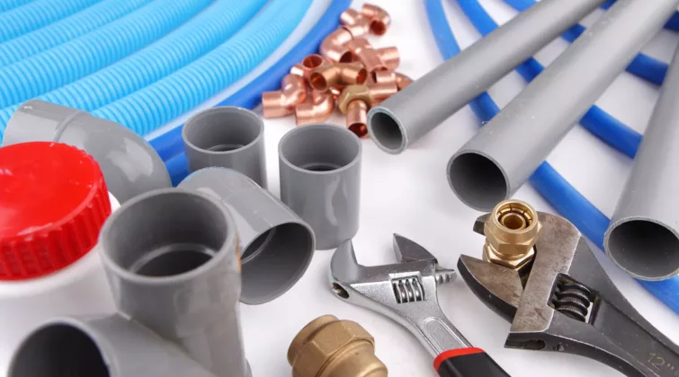 Matériel et accessoires de plomberie: tube , coude, et manchon PVC, tube PER, raccord laiton