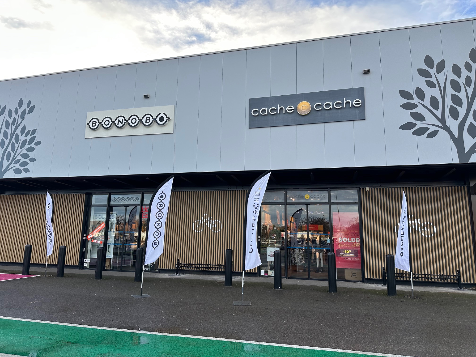 Devanture Bonobo et Cache Cache