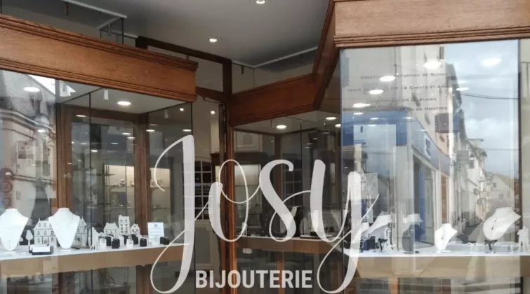Une photo de la devanture de la bijouterie Josy à Nemours