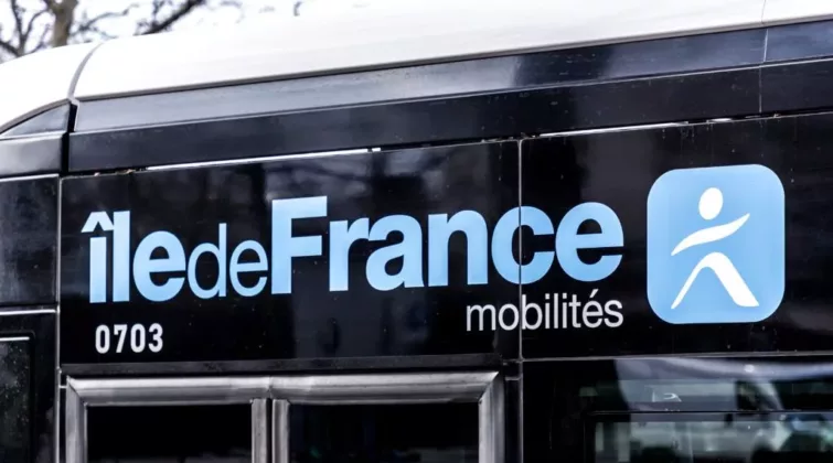 Ile de France Mobilites logo transport en commun bus et train